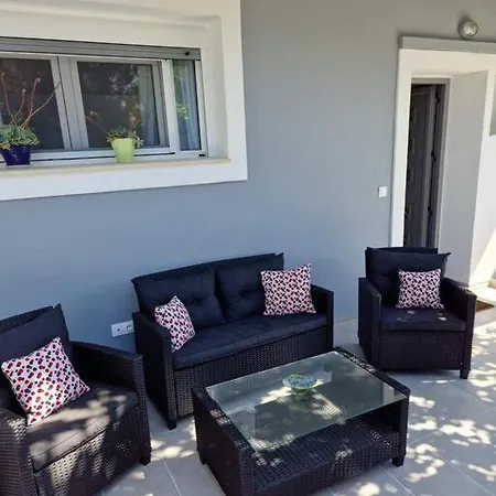 Leta Apartment *